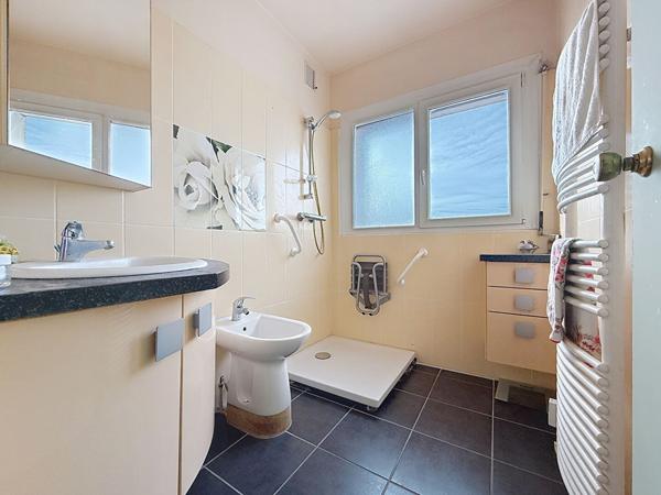 DANTON 128 m² dernier étage très lumineux, terrasse, vue, 2 caves, 2 stationnements