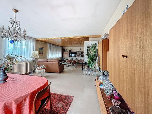 DANTON 128 m² dernier étage très lumineux, terrasse, vue, 2 caves, 2 stationnements