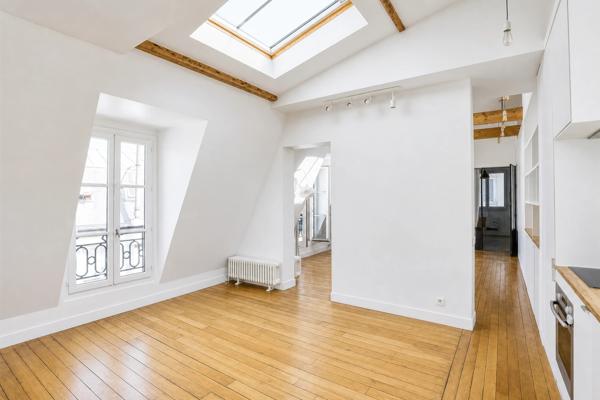 Appartement
         4 pièces
        - 110 m² 950 000 € *