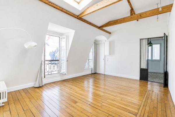 Appartement
         4 pièces
        - 110 m² 950 000 € *