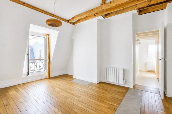Appartement
         4 pièces
        - 110 m² 950 000 € *