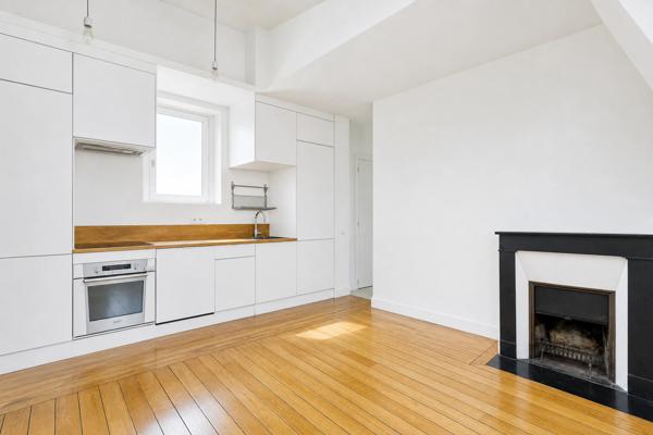 Appartement
         4 pièces
        - 110 m² 950 000 € *