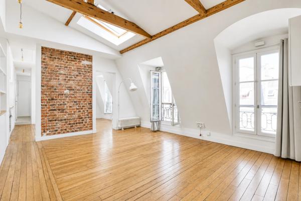 Appartement
         4 pièces
        - 110 m² 950 000 € *