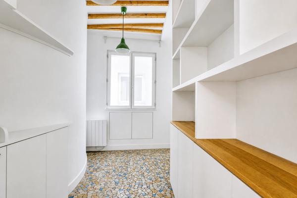 Appartement
         4 pièces
        - 110 m² 950 000 € *