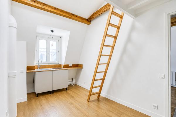 Appartement
         4 pièces
        - 110 m² 950 000 € *
