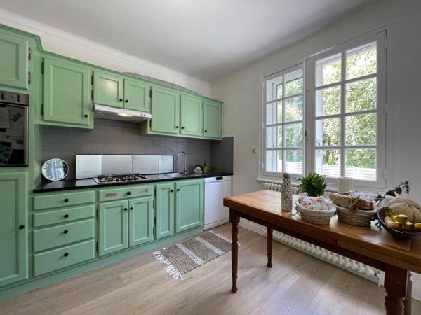 Maison familiale spacieuse avec grand jardin proche de Lestonan