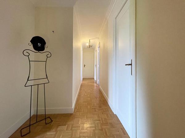 Maison familiale spacieuse avec grand jardin proche de Lestonan