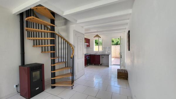 17220 LA JARRIE - MAISON 52 M² SEJOUR 2 CHAMBRES GARAGE - PARKING