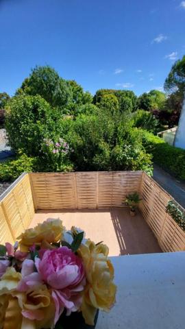 17220 LA JARRIE - MAISON 52 M² SEJOUR 2 CHAMBRES GARAGE - PARKING