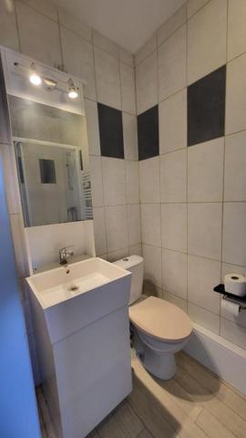 17220 LA JARRIE - MAISON 52 M² SEJOUR 2 CHAMBRES GARAGE - PARKING