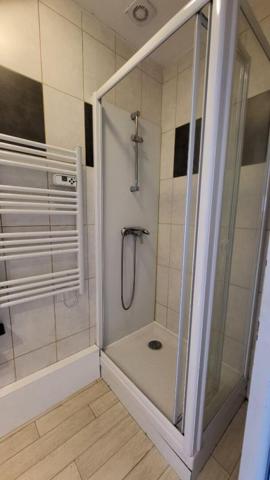 17220 LA JARRIE - MAISON 52 M² SEJOUR 2 CHAMBRES GARAGE - PARKING