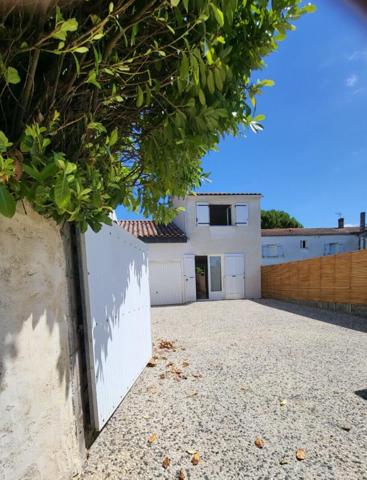 17220 LA JARRIE - MAISON 52 M² SEJOUR 2 CHAMBRES GARAGE - PARKING