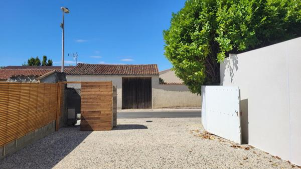 17220 LA JARRIE - MAISON 52 M² SEJOUR 2 CHAMBRES GARAGE - PARKING