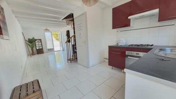 17220 LA JARRIE - MAISON 52 M² SEJOUR 2 CHAMBRES GARAGE - PARKING
