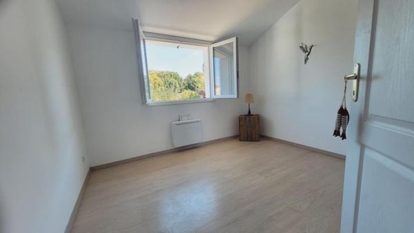 17220 LA JARRIE - MAISON 52 M² SEJOUR 2 CHAMBRES GARAGE - PARKING