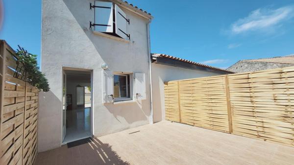17220 LA JARRIE - MAISON 52 M² SEJOUR 2 CHAMBRES GARAGE - PARKING