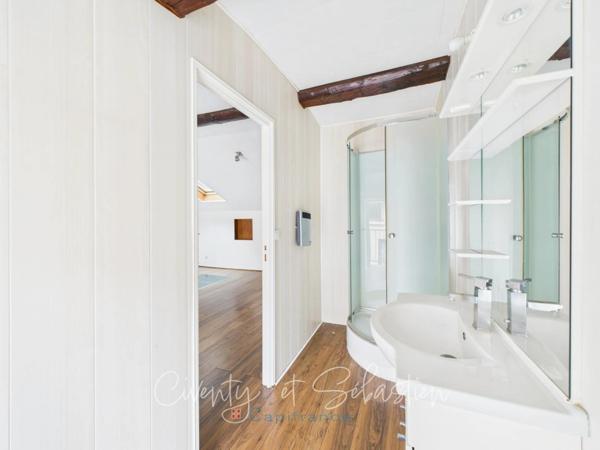 Voreppe centre – Maison de ville aux beaux volumes et à la performance énergétique maîtrisée