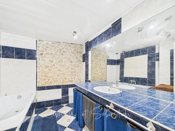 Voreppe centre – Maison de ville aux beaux volumes et à la performance énergétique maîtrisée