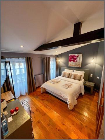 Maison à MIREPOIX, 09500 - 9 pièces 394m²