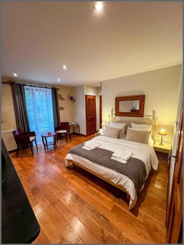 Maison à MIREPOIX, 09500 - 9 pièces 394m²