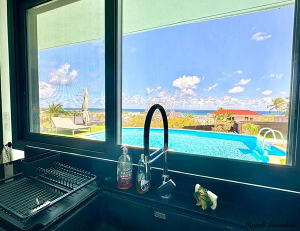 A VENDRE - PROPRIETE D'EXCEPTION AVEC VUE MER IMPRENABLE & STUDIO ATTENANT - SAINTE ANNE