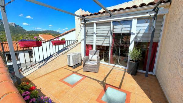 CHARMANTE MAISON DE VILLAGE ENTIEREMENT RENOVEE, GARAGE, TERRASSE, JOLIE VUE
