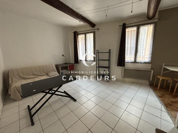 Studio
                                                                                                                                                                                                                                                                                                                        1 pièce(s)                                                                                                                                                                                                                                                                                                                              24  m²