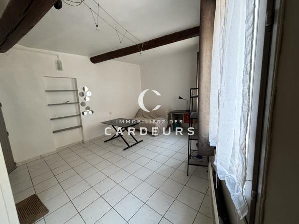Studio
                                                                                                                                                                                                                                                                                                                        1 pièce(s)                                                                                                                                                                                                                                                                                                                              24  m²