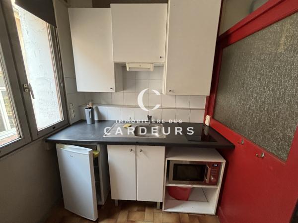Studio
                                                                                                                                                                                                                                                                                                                        1 pièce(s)                                                                                                                                                                                                                                                                                                                              24  m²