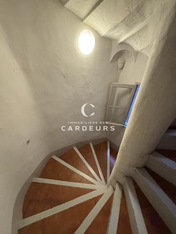 Studio
                                                                                                                                                                                                                                                                                                                        1 pièce(s)                                                                                                                                                                                                                                                                                                                              24  m²