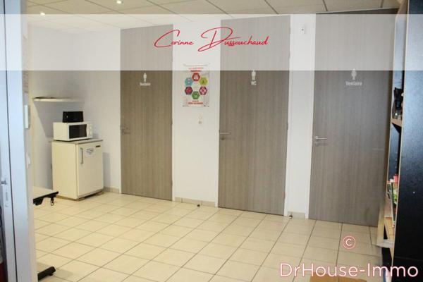 Commerce à vendre 11 pièces de 300 m²