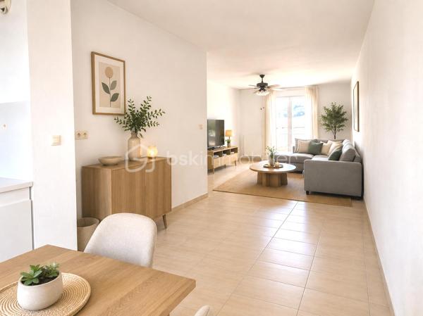 Au 3ᵉ étage d’une résidence sécurisée avec ascenseur,  très bel appartement traversant de 82 m², lumineux et calme.

Séjour donnant sur une cour intérieure 

Terrasse de 5 m²avec vue sur la cour intérieure.

2 chambres.

Salle de bain + WC séparé

Grand garage fermé accès sécurisé  de 28 m²

Résidence récente, entretenue et sécurisée.
La répartition de l’eau est comprise dans les charges.

📍 Quartier recherché du Château, à deux pas du centre-ville, des commerces et des transports.
💡 Projection 3D disponible pour mieux vous projeter !

✅ Atouts : calme, luminosité, sécurité, grand garage, ascenseur.