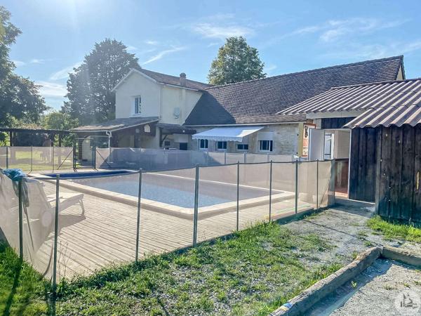Charmante maison avec dépendances et piscine
