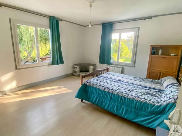 Charmante maison avec dépendances et piscine