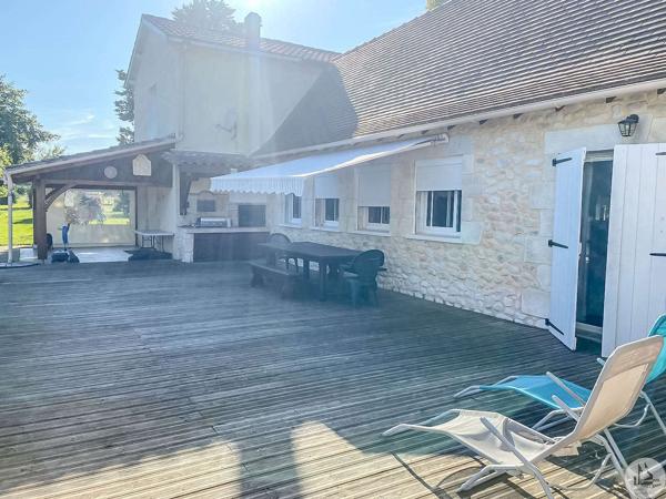 Charmante maison avec dépendances et piscine