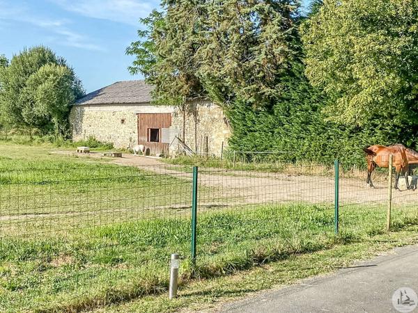 Charmante maison avec dépendances et piscine