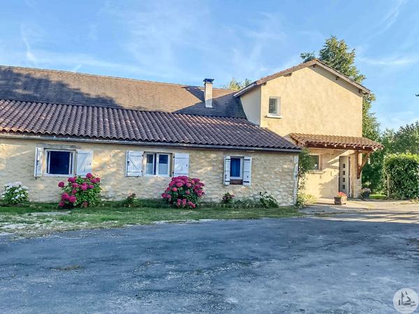 Charmante maison avec dépendances et piscine