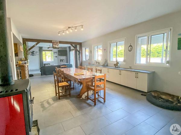 Charmante maison avec dépendances et piscine