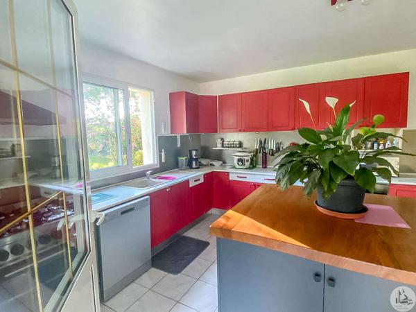 Charmante maison avec dépendances et piscine