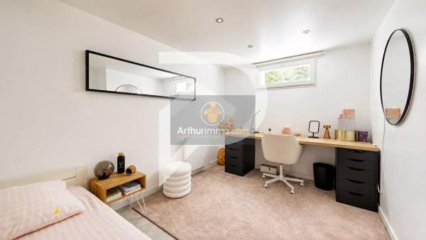 Vente                                                      Maison
                        
                     5 pièces                      96 m2                     à Le Pecq