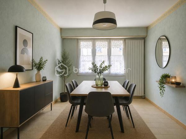 ❤️ LA VERRIÈRE (78320) – Maison individuelle de 98 m² avec jardin, 3 chambres, garage et grand balcon
Une maison familiale pleine de potentiel, avec jardin, extérieur et chambre au rez-de-chaussée !

Et si votre prochain projet de vie commençait ici ?

Découvrez cette maison individuelle d’environ 98 m² habitables, édifiée sur un terrain entièrement clos de 270 m², offrant une configuration familiale, de beaux espaces extérieurs et de nombreux espaces annexes.

Son véritable atout : une chambre au rez-de-chaussée, ainsi qu’un agencement pratique permettant de profiter au quotidien d’un espace de vie fonctionnel.

🏡 Un rez-de-chaussée fonctionnel et convivial

Dès l’entrée, vous découvrirez un séjour/salle à manger lumineux et convivial, offrant un agréable espace de vie pour partager les moments en famille ou entre amis.

La cuisine aménagée et équipée, également située au rez-de-chaussée, complète harmonieusement cet espace de vie.

Ce niveau comprend également :

une chambre au rez-de-chaussée ;
une salle d’eau ;
un WC indépendant ;
une buanderie ;
un espace de rangement pour les provisions.

Une organisation particulièrement pratique, avec les principales pièces de vie et une chambre réunies sur le même niveau.

🛏️ À l’étage : deux chambres avec accès direct au grand balcon

À l’étage, un palier dessert deux chambres confortables, chacune bénéficiant de rangements sous pente permettant d’optimiser les volumes.

Les deux chambres s’ouvrent directement sur un grand balcon, offrant une agréable vue sur le jardin et un espace extérieur supplémentaire particulièrement appréciable.

Un véritable atout pour profiter de la lumière naturelle et bénéficier d’une belle ouverture sur l’extérieur depuis l’espace nuit.

🌿 Un jardin clos pour profiter des beaux jours

À l’extérieur, vous profiterez d’un terrain entièrement clos de 270 m², agrémenté d’une agréable terrasse donnant sur le jardin.

Cet espace se prête parfaitement aux repas en extérieur, aux moments de détente en famille ou entre amis, ou encore à l’aménagement d’un agréable coin de verdure.

🚗 Garage et nombreux espaces annexes

La maison bénéficie également de plusieurs espaces annexes qui constituent un véritable atout au quotidien.

Vous disposerez notamment :

d’un garage ;
d’un bâtiment annexe non habitable situé en fond de parcelle ;
d’un abri de stockage et de rangement d’environ 14 m², idéal pour les vélos, le matériel de jardinage, l’outillage ou le stockage saisonnier.

Ces différents espaces offrent de belles possibilités de rangement et permettent de conserver un extérieur agréable et bien organisé.

✨ Un potentiel à personnaliser selon vos envies

Des travaux de rafraîchissement sont à prévoir afin de remettre la maison au goût du jour.

Cette étape permettra aux futurs propriétaires de personnaliser progressivement les espaces et de créer un intérieur qui leur ressemble.

La maison dispose déjà de nombreux atouts : une belle surface, trois chambres, une chambre au rez-de-chaussée, un jardin clos, une terrasse, un grand balcon, un garage et plusieurs espaces annexes.

Il ne reste plus qu’à lui apporter votre touche personnelle !

❤️ LES ATOUTS
Maison individuelle d’environ 98 m² habitables
Terrain entièrement clos de 270 m²
3 chambres
⭐ 1 chambre au rez-de-chaussée
Cuisine aménagée et équipée au rez-de-chaussée
Séjour / salle à manger lumineux
Salle d’eau au rez-de-cha-chaussée
Terrasse donnant sur le jardin
⭐ Grand balcon accessible directement depuis les deux chambres de l’étage
Vue sur le jardin depuis le balcon
Garage
Bâtiment annexe non habitable
Abri de stockage de 14 m²
Buanderie
Nombreux espaces de rangement
Travaux de rafraîchissement offrant un beau potentiel de personnalisation
Écoles, commerces et transports à proximité
Gare SNCF à proximité, avec liaisons vers Paris-Montparnasse, Saint-Quentin-en-Yvelines et Rambouillet
❤️ Une maison à découvrir

Avec sa configuration familiale, sa chambre au rez-de-chaussée, ses deux chambres ouvrant directement sur un grand balcon, son jardin clos, sa terrasse, son garage et ses nombreux espaces annexes, cette maison offre une combinaison particulièrement intéressante de confort, fonctionnalité et potentiel.

Une maison qui pourra évoluer au gré de vos envies et devenir un véritable lieu de vie familial, chaleureux et personnalisé.

Venez la découvrir et imaginez votre futur projet !

📍 À visiter sans tarder !