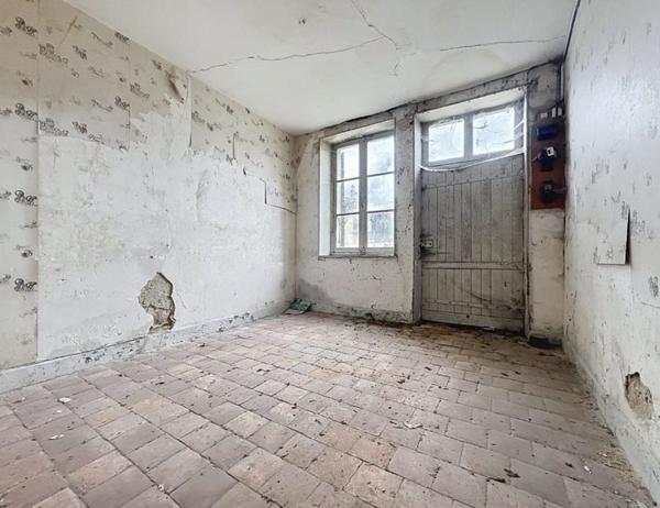 Maison à vendre 45 000 € Saint-Amand-Montrond 7 p 120 m² DPE