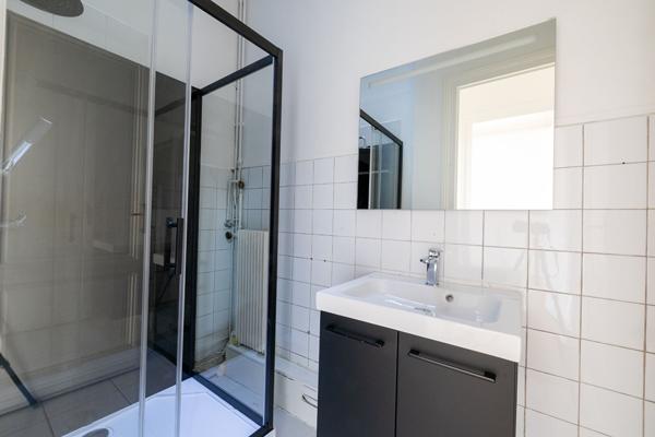 A LOUER BARRIERE DE BEGLES APPARTEMENT 3 PIECES