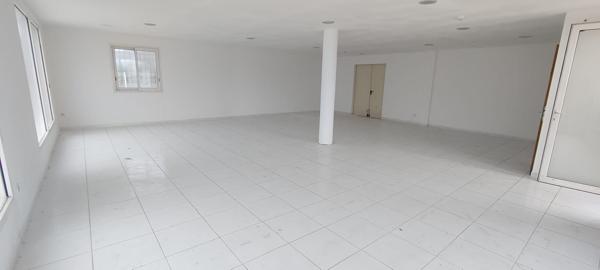 À louer local et bureau 190 m²  Bagard (30140)