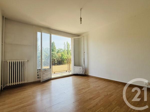 Appartement F4 à vendre  4 pièces - 67 m 2   SAVIGNY SUR ORGE  - 91