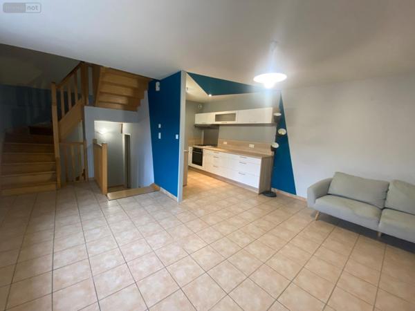 Maison de ville à louer à Salornay-sur-Guye en Saône-et-Loire (71250), ref :