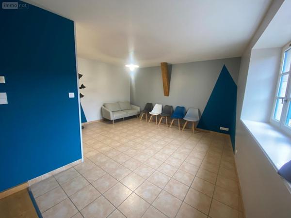 Maison de ville à louer à Salornay-sur-Guye en Saône-et-Loire (71250), ref :