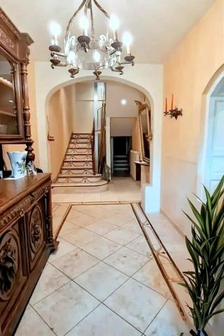 Authentique maison en pierre au centre de Velleron avec studio indépendant.Travaux à prévoir . !