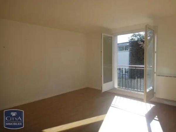 Appartement à louer 2 pièces 51.17m² Châteauroux (36000)