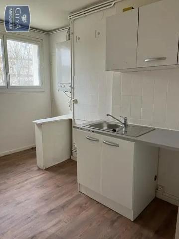Appartement à louer 2 pièces 51.17m² Châteauroux (36000)